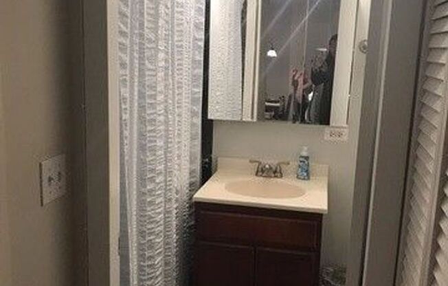 STREETERVILLE'S 1bed/1bath Available