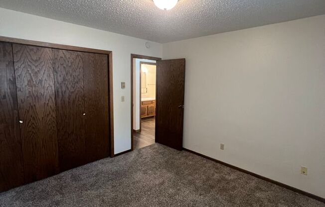 2 beds, 1 bath, $775, Unit 306