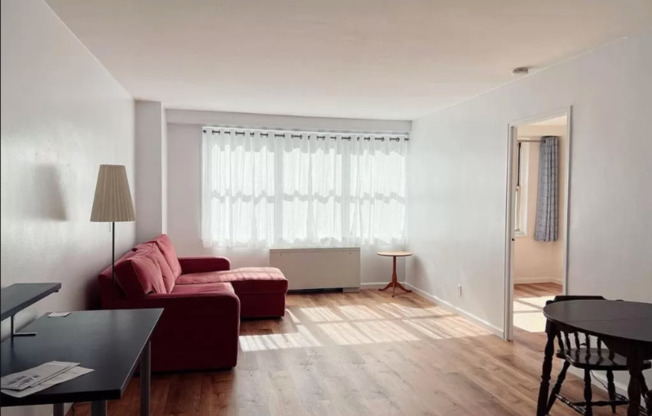 520 E 72 ST