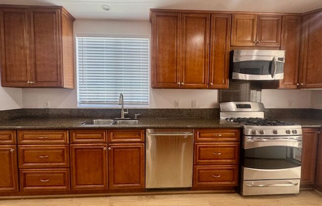 Charming 4 Bedroom in Woodland Hills