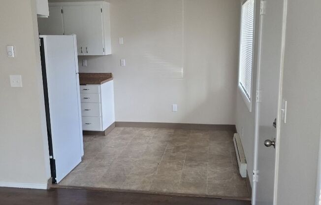 2 beds, 1 bath, 720 sqft, $1,295, Unit 4