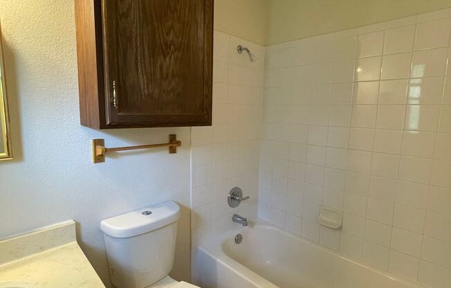 3 beds, 2 baths, $1,395