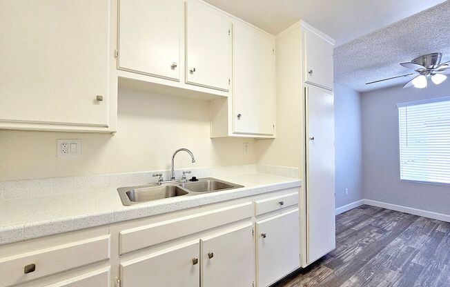 1 bed, 1 bath, 700 sqft, $1,695, Unit 32