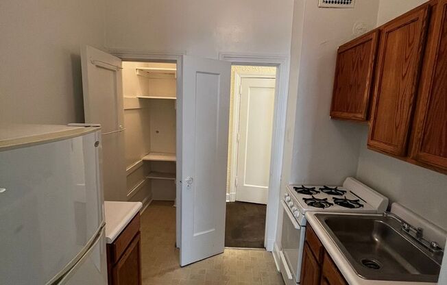 1 bed, 1 bath, 610 sqft, $1,385, Unit Bayard Manor 304