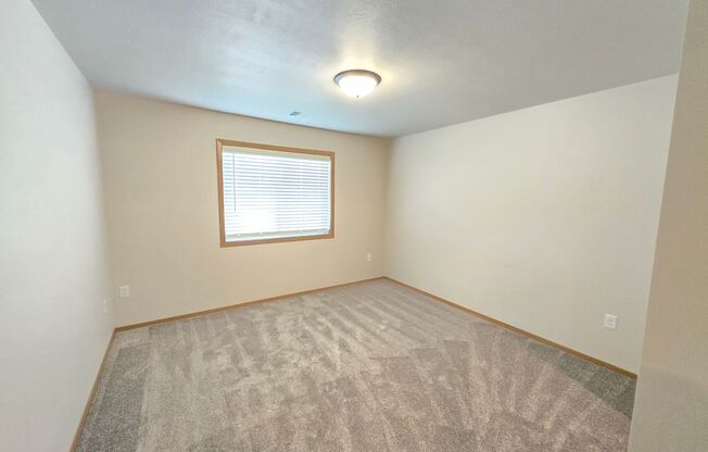 2 beds, 1 bath, 1,090 sqft, $1,230, Unit 3400 303