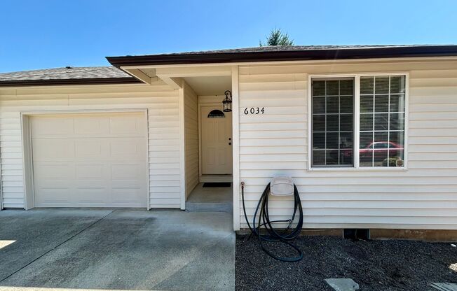 Newly Remodeled Three-Bedroom Two-Story Duplex- South Salem