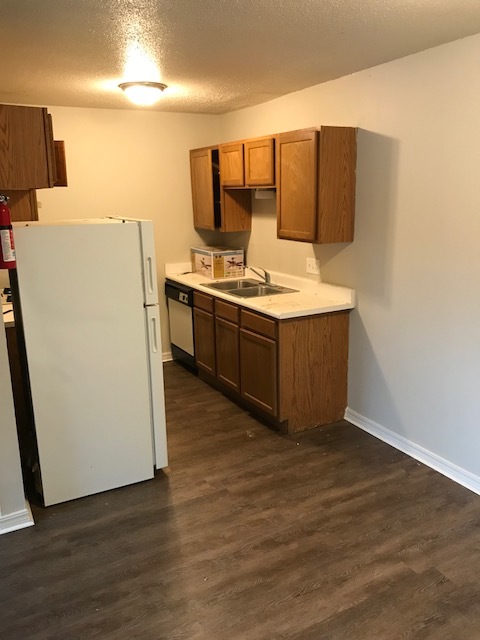 2 beds, 1 bath, 734 sqft, $750, Unit 60