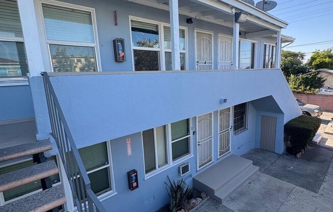 847 E Imperial Hwy