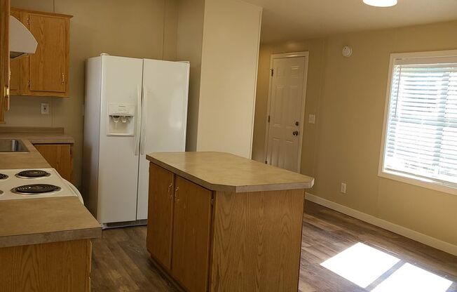 3 beds, 2 baths, 1,000 sqft, $1,595, Unit Honeysuckle Mobile Home Park 26-1