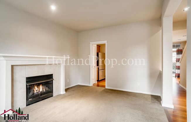 Beautiful 2 Bedroom 2.5 Bathroom Townhouse in Hillsboro!