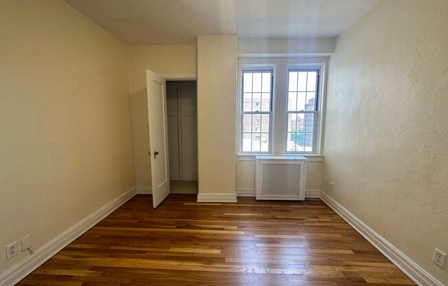 2 beds, 2 baths, 1,303 sqft, $2,300, Unit New King Edward  607