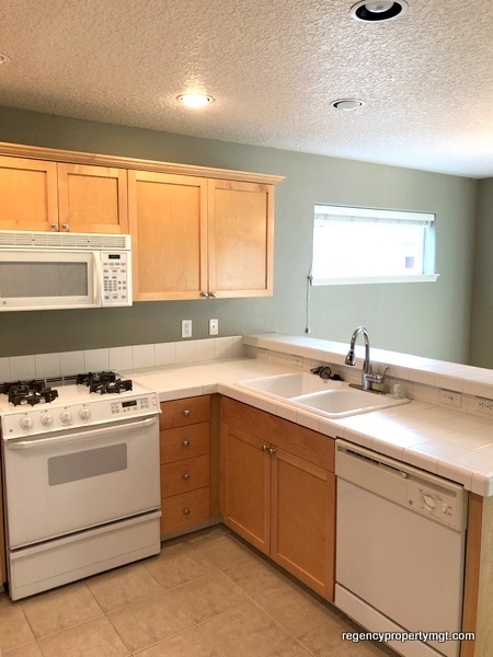 Beaverton 3 bd, 2.5ba. Kitchen w/white tile. LR w/gas fireplace. Fenced Yard