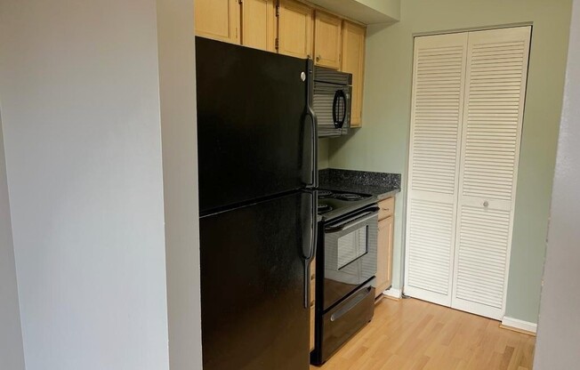 2 beds, 1.5 baths, 1,028 sqft, $2,450, Unit H305