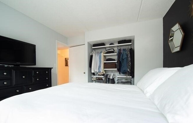 2 beds, 1.5 baths, 836 sqft, $4,750, Unit PHN