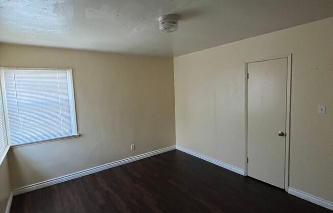 House 2BR/1BA Available Now
