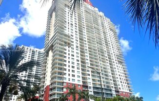 2 beds, 2 baths, 1,140 sqft, $4,700, Unit 1155 Brickell Bay Dr # 17-09