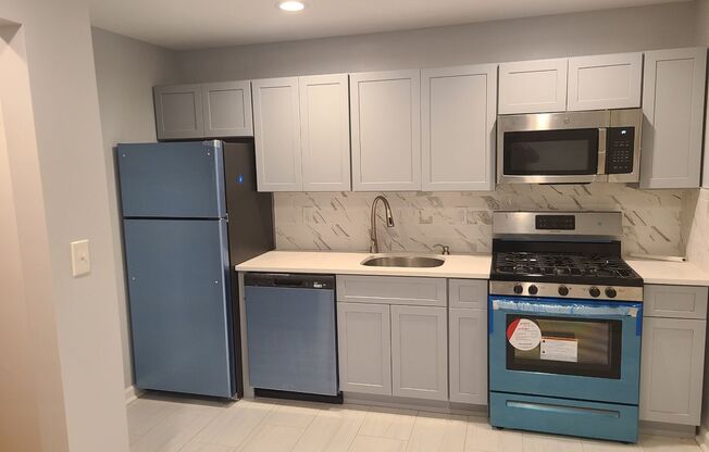 2 beds, 1 bath, 825 sqft, $2,500, Unit F221A