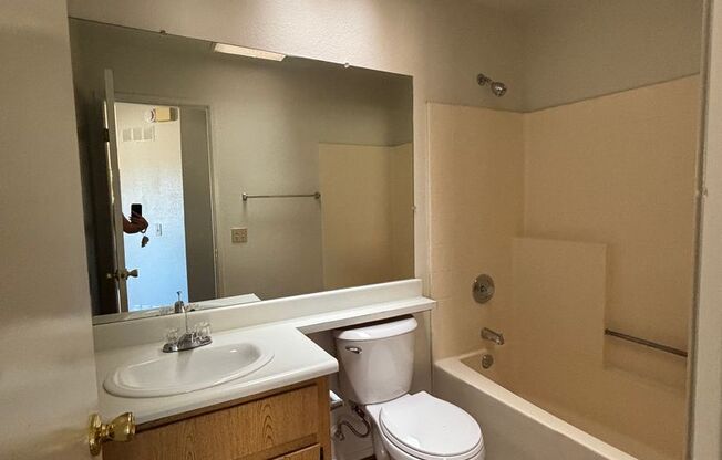 2 beds, 2 baths, 900 sqft, $2,200, Unit 08