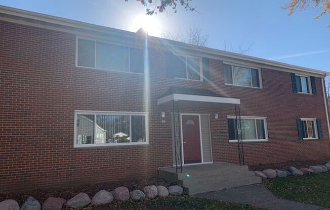 2 beds, 1 bath, 850 sqft, $879, Unit 845-2