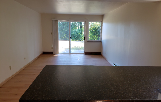 12722 76 AVE S