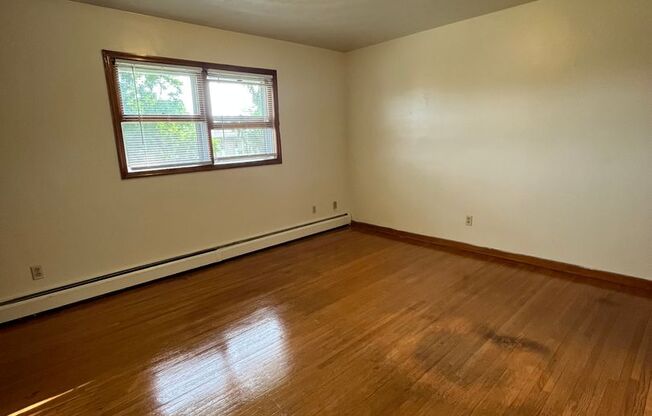 2 beds, 1.5 baths, 900 sqft, $1,440, Unit F-5