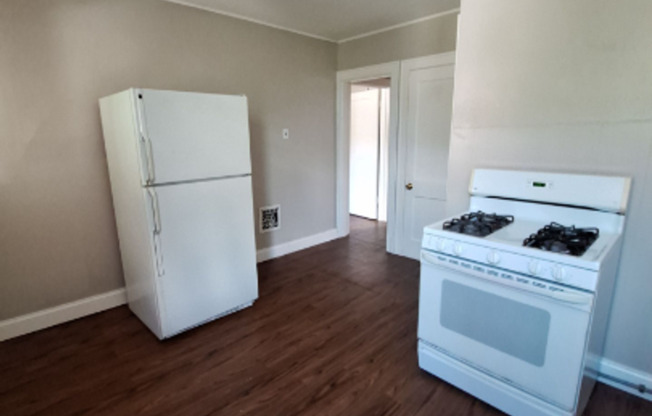 1 bed, 1 bath, 1,762 sqft, $825, Unit Unit B