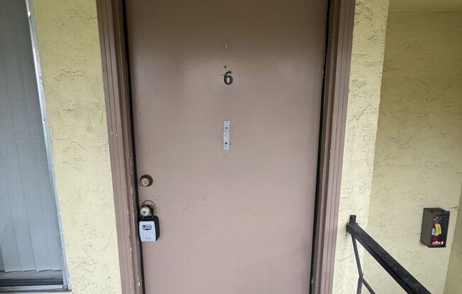 $1,995 - One Bedroom One Bath Apartment - Rose Garden Location!