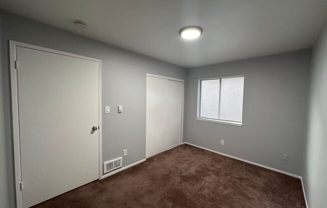 3 beds, 1 bath, 956 sqft, $2,350, Unit T07