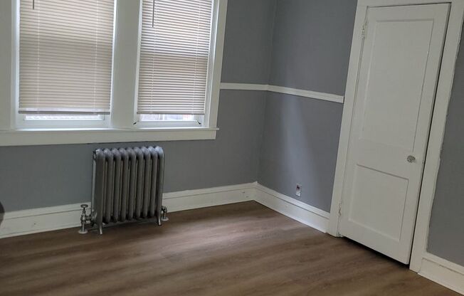 1 bed, 1 bath, $825, Unit 2nd Fl. Rear