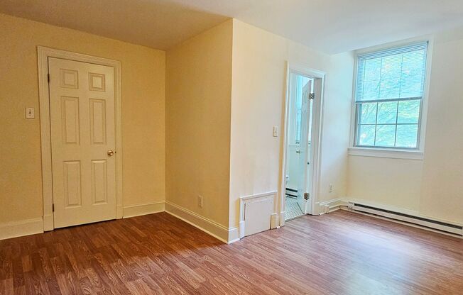 3 beds, 2 baths, 1,100 sqft, $1,915, Unit 105