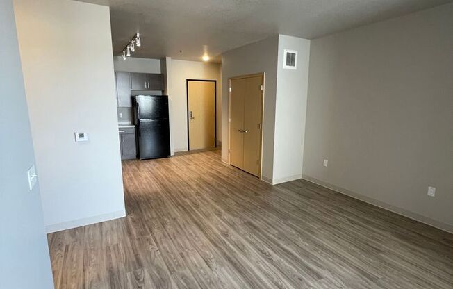 2 beds, 2 baths, 894 sqft, $1,854, Unit 513