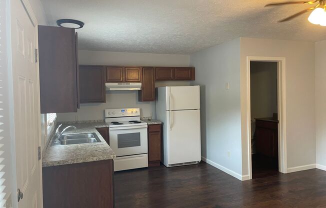 2 beds, 1.5 baths, $1,250, Unit 1122 Applegrove