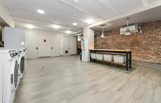 2 beds, 1 bath, $3,795, Unit 311