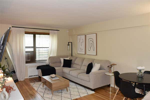 21203 75 AVE