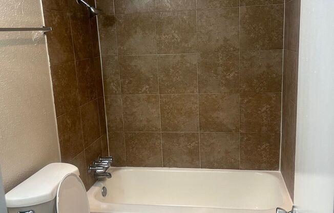 2 beds, 2 baths, 1,000 sqft, $1,725, Unit 3-1631-B