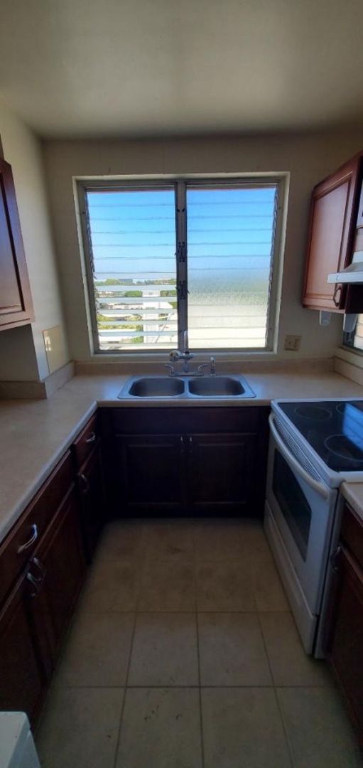 Hidden Gem Location ... Secured 1 bedroom!