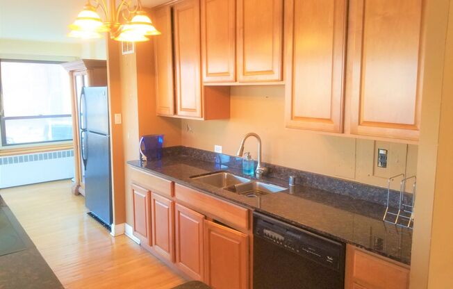 2 beds, 1 bath, 1,250 sqft, $2,735, Unit 418-0205