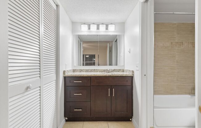 2 beds, 1 bath, 1,015 sqft, $2,050, Unit 14 - 1412