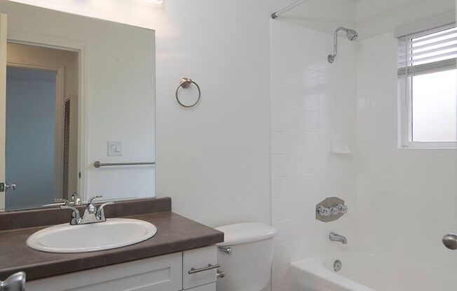2 beds, 2 baths, 987 sqft, $3,095, Unit 95-03