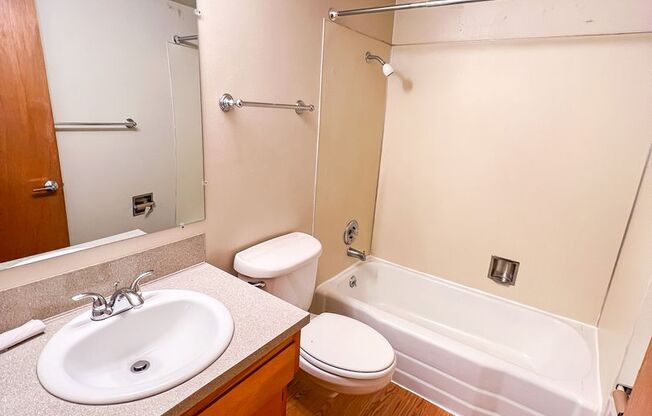 3 beds, 2 baths, 1,390 sqft, $3,095, Unit 401