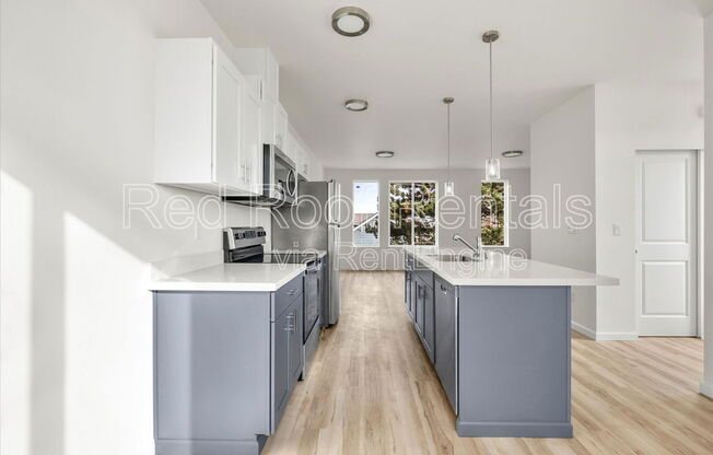 1438 E 31 ST