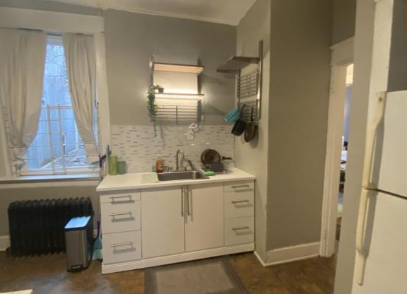 1 bed, 1 bath, $895