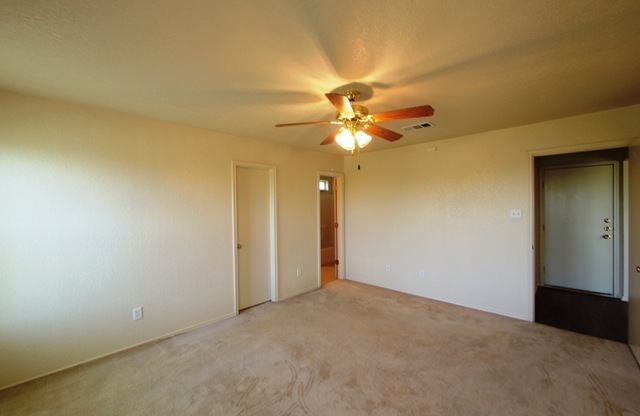 4 beds, 2 baths, $1,700