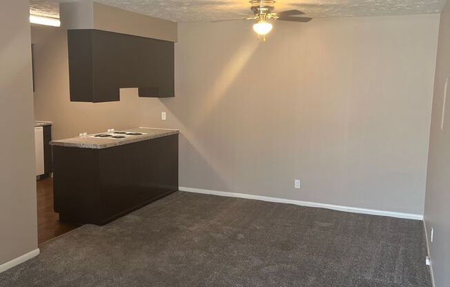 2 beds, 1 bath, 948 sqft, $1,179, Unit 032