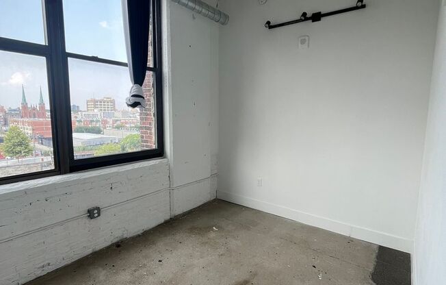 2 beds, 1 bath, 725 sqft, $2,275, Unit 527