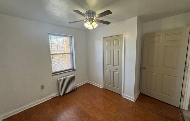 3 beds, 1 bath, $2,175, Unit 116B