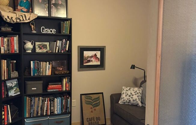 2 beds, 2 baths, 926 sqft, $1,600, Unit 301