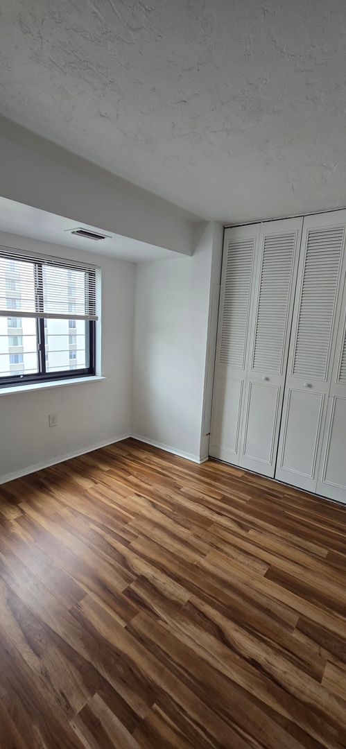 2 beds, 1.5 baths, 1,145 sqft, $1,300, Unit 55-8B10