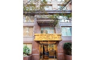 200 E 69 ST