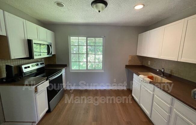 2 beds, 1 bath, 924 sqft, $1,695